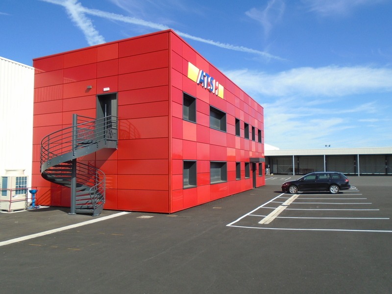 Extension de bâtiment industriel (1500m²) et construction de bureaux (280 m²)

- ATSH - Les Herbiers (85)