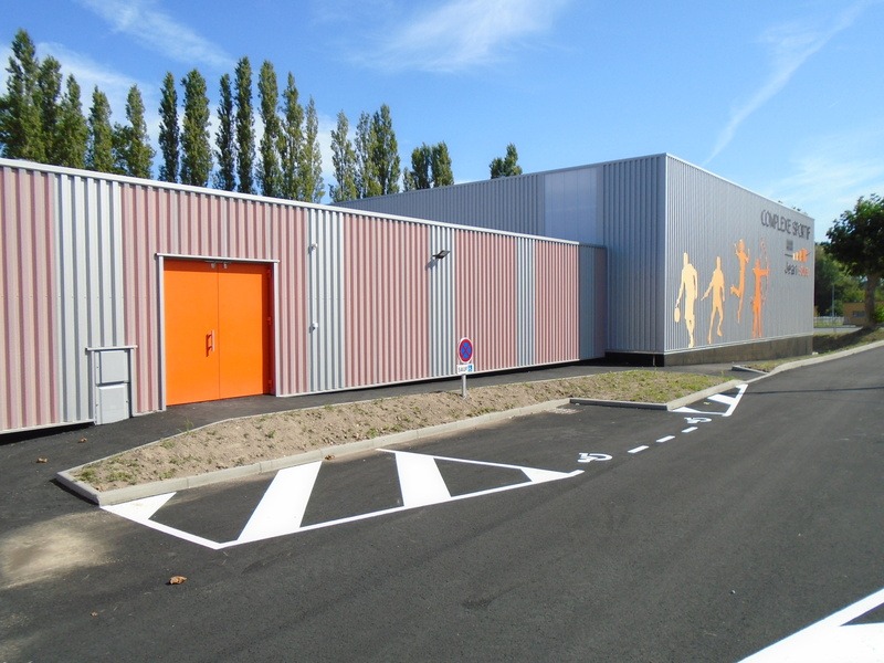 Construction d’une salle de sport (700 m²) et de ses vestiaires (400 m²)

- Collège Jean Yole - Les Herbiers (85)