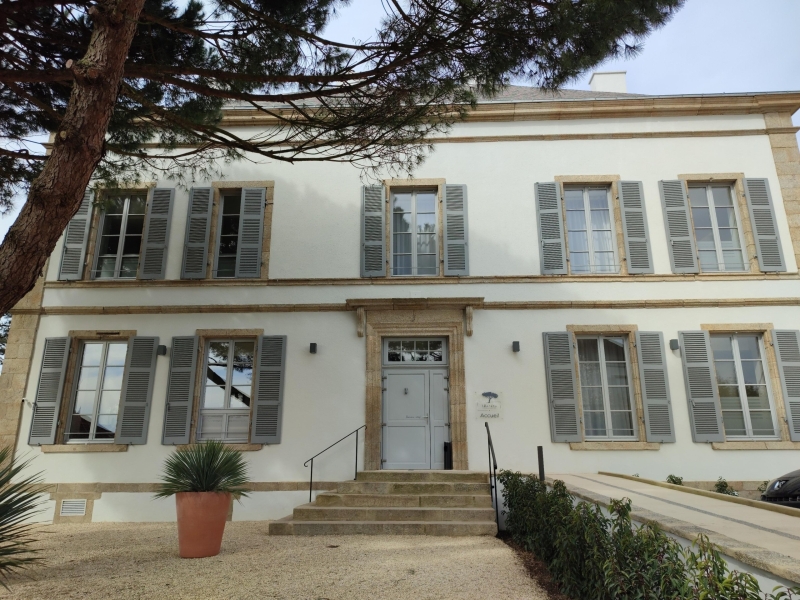 Réhabilitation d’une maison en espace de restauration et hôtel

- Villa Métis - Les Herbiers (85)